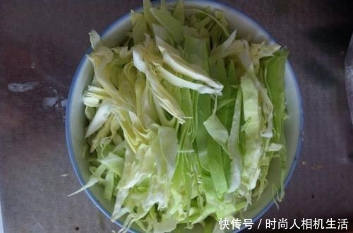 中薪|洋葱和它是绝配,做法简单,美味下饭,软化血管,血管通畅了