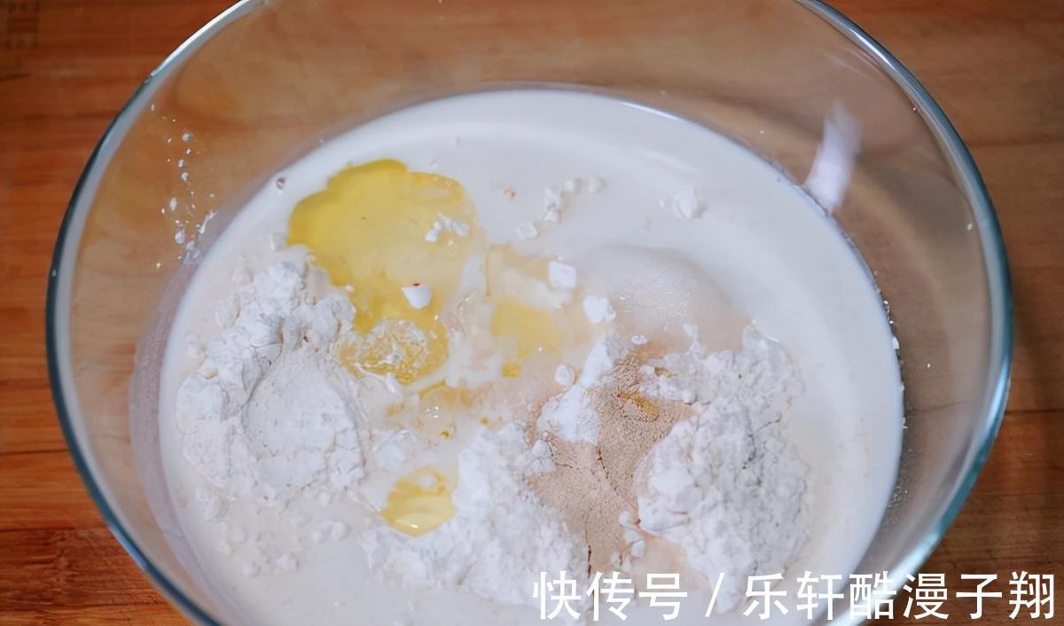 自己在家也可以做出带馅的抹茶吐司，松软香甜，层次分明