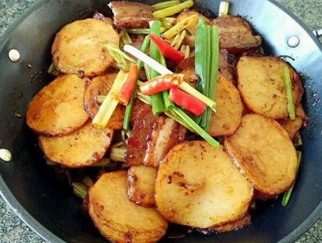 土豆这样做太好吃了,香辣过瘾,喷香下饭,比吃肉还带劲