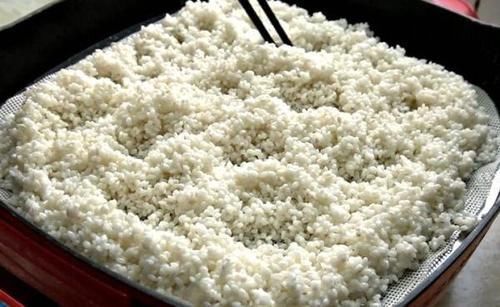 冬天，教你做糯米饭，锅中一蒸，香甜软糯零添加，家人都爱吃