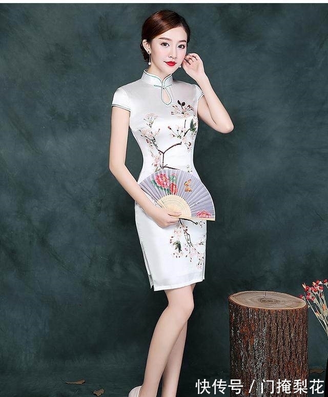 轻盈|旗袍之美,婉约柔美,轻盈柔美中浸润人的心田,美轮美奂让人心动