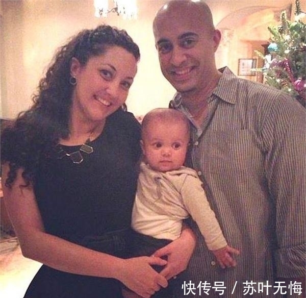 k女子患严重湿疹无法拥抱儿子 用剪刀刮掉皮肤