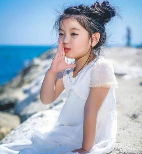 工具人|“我要賺錢養(yǎng)弟弟”,4歲的阿拉蕾被過度消費(fèi),如今長成了這樣