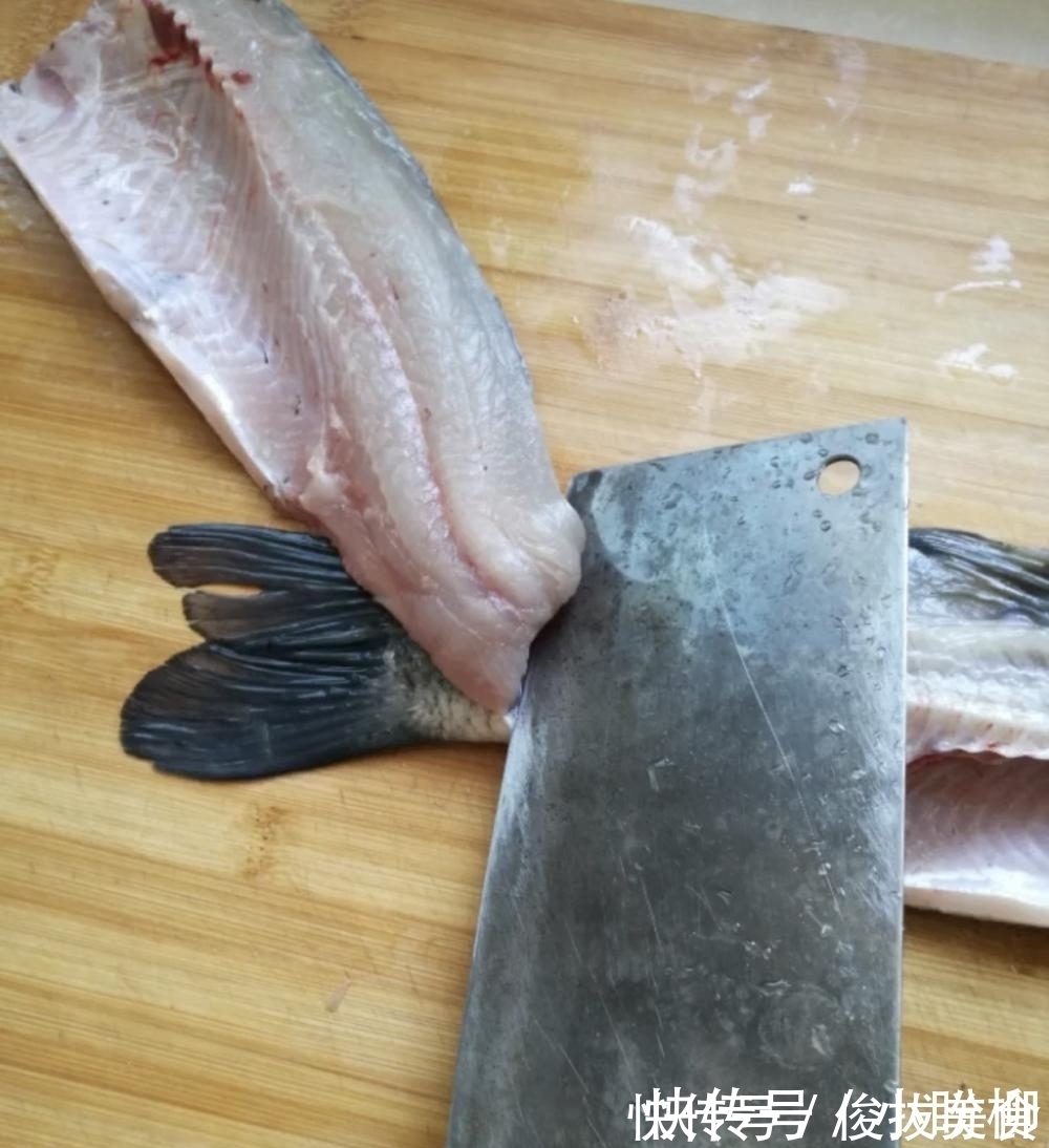 爱吃鱼的都收藏了!下锅一炸就“开花”, 这个做法够我回味好几年