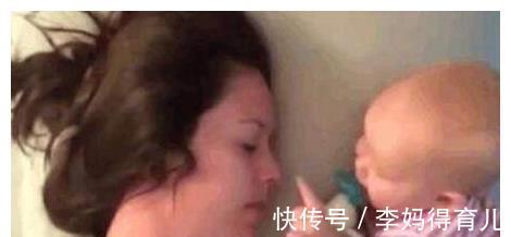 醒来|婴儿醒来看到妈妈还在睡觉,下一步的动作,宝妈哭笑不得!