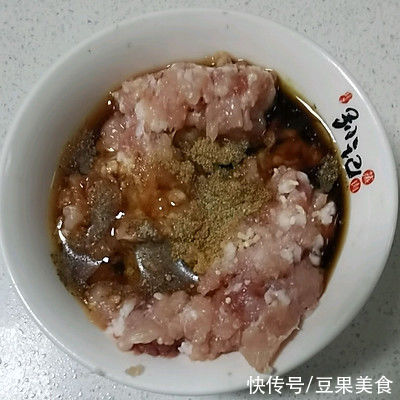 色香味俱全，米饭配外婆菜炒肉沫，下饭绝杀