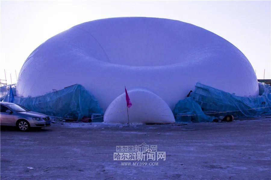  冰雪|建设中的冰雪大世界亮灯，已具规模｜看进度