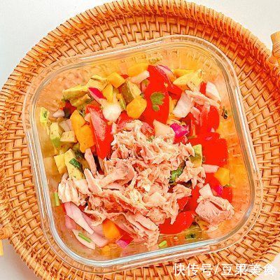 芒果切丁|泰式吞拿鱼低卡沙拉杯