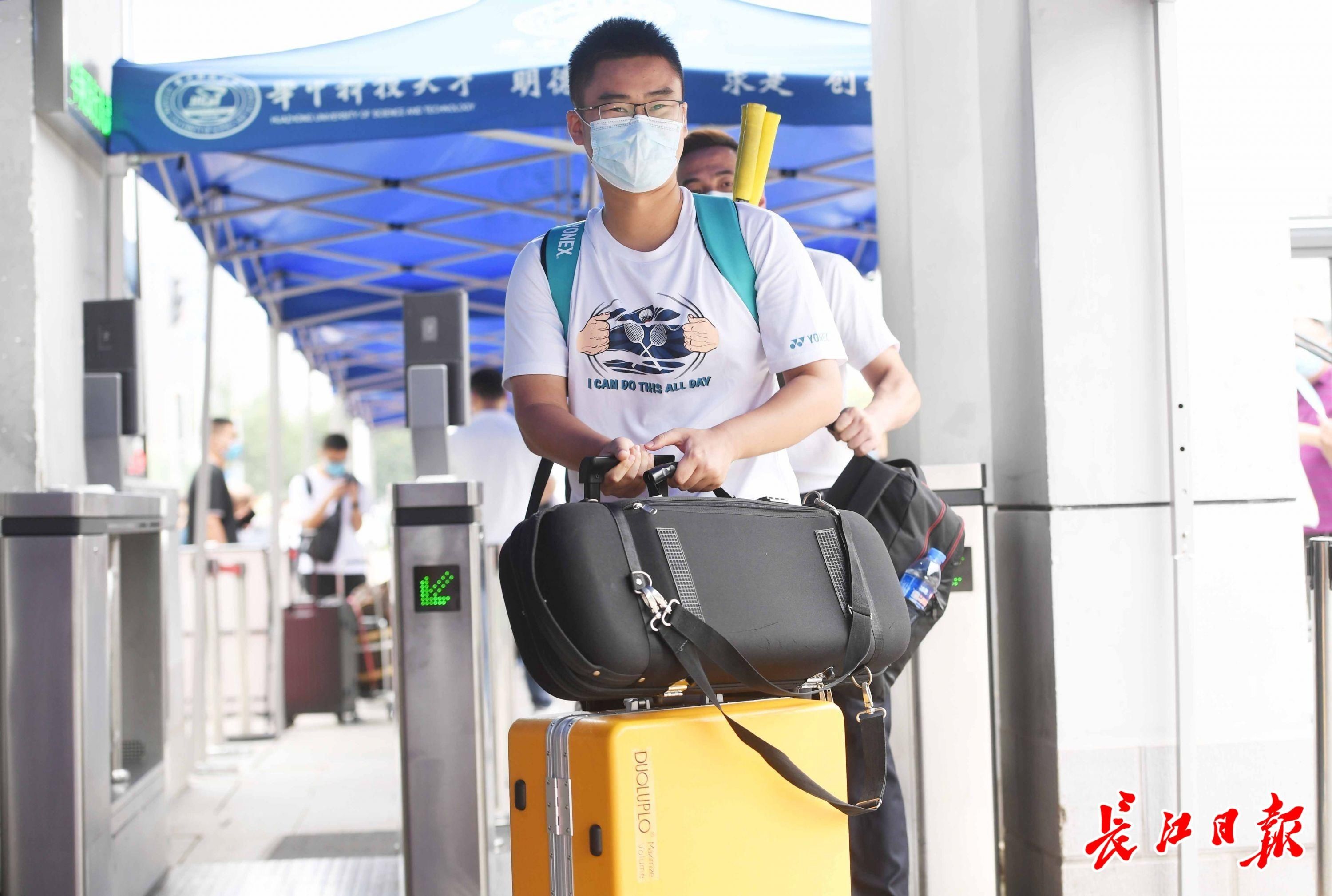 你好|你好，同学！华科大新生报到