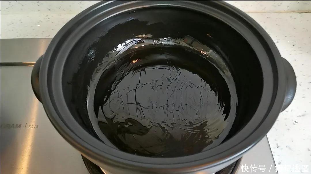 广东腊味煲仔饭怎么做才好吃记住关键这两步,焦香美味超过瘾