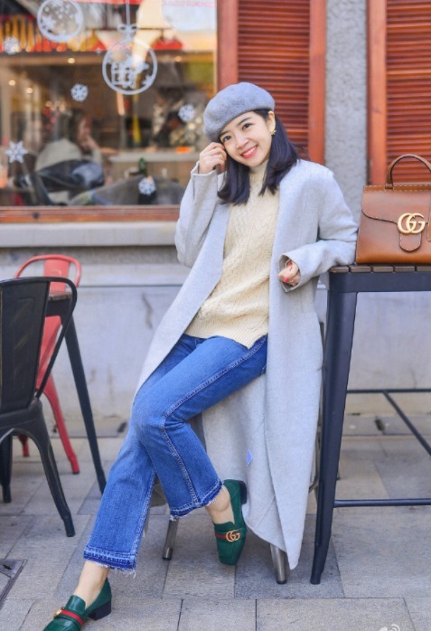 下半身 突然火了一种穿法叫“牛仔裤+乐福鞋”,时髦显瘦有气场,谁穿谁美