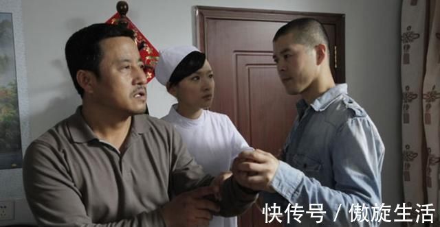 鄉(xiāng)愛花絮遭質(zhì)疑,“劉能媳婦”摟“趙玉田”猛親,兩人關(guān)系不一般