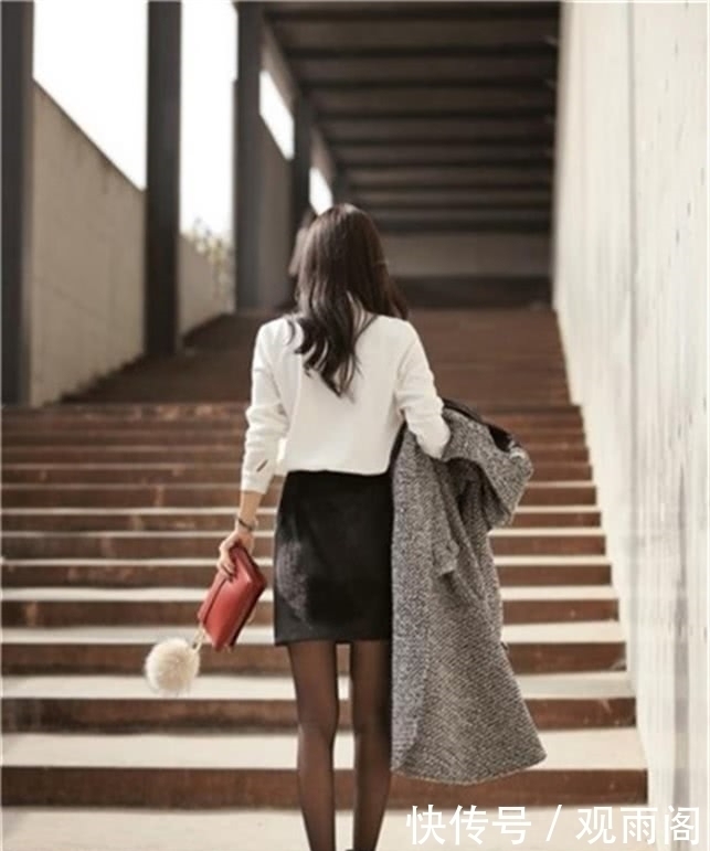 卷发|大波浪卷发的小姐姐紧身穿搭,好气质让人着迷