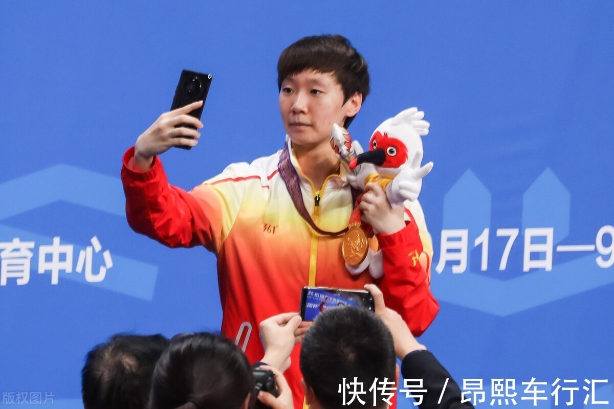 高情商|孙颖莎遭横扫丢金!赛后受访尽显高情商,刘国梁真的没选错人