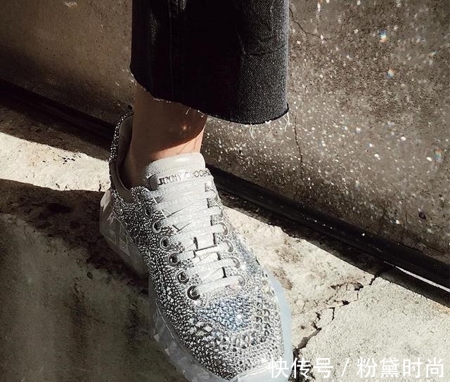 水晶鞋 你的鞋子闪到我眼睛了，请问哪买的？