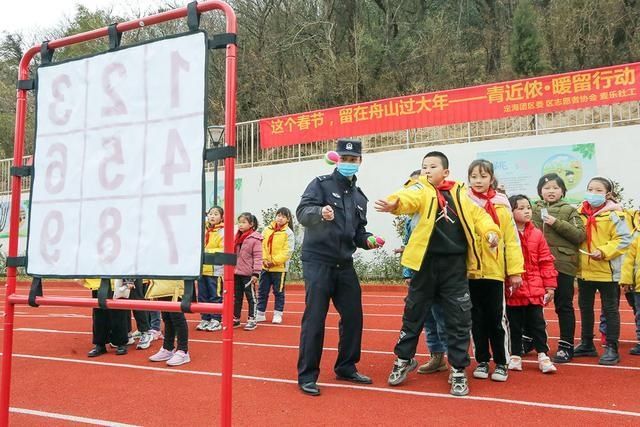 让“就地过年”更有温度