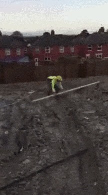 |搞笑GIF:晚上女神突然发了一张图过来 她是不是在暗示我什么