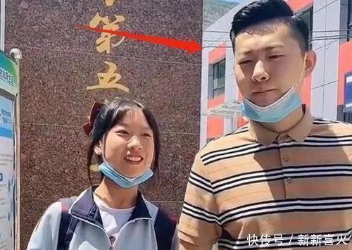 家长|“最嫩爸爸”接女儿放学惹人眼红,老师怀疑早恋,妈妈无奈亲爹
