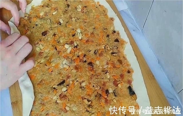 腊肠|糯米别总用来包粽子,教你好吃做法,咸香软糯,鲜香料足真解馋