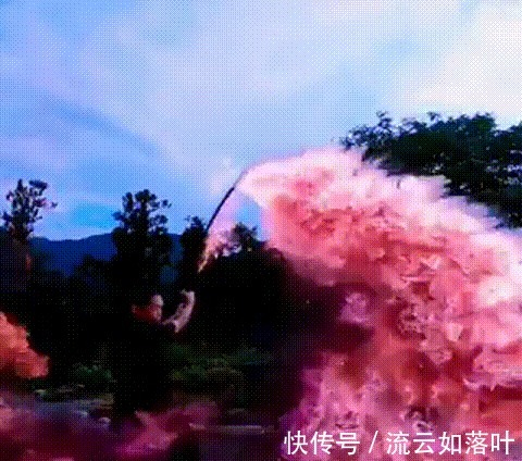 泪目|鬼灭之刃网友自制火之舞神乐,看到刀挥舞的模样,鬼灭迷泪目了
