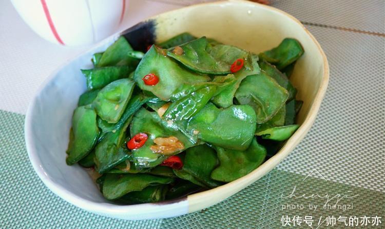 大热天的,素菜更受欢迎,简单一炒,脆嫩入味,一盘才花2块钱