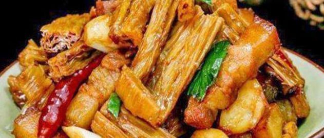 美食:栗子扒全鸡,泡椒鸡片,五花肉炒腐竹,青椒炒香干