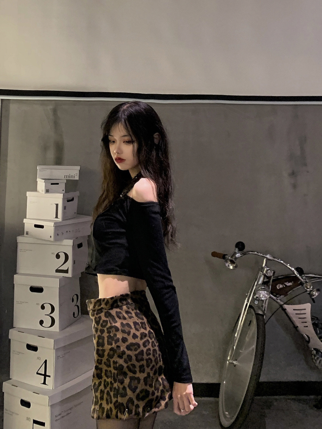 吊带|豹纹包裙, 黑色质感吊带, 这小姐姐性感爆了