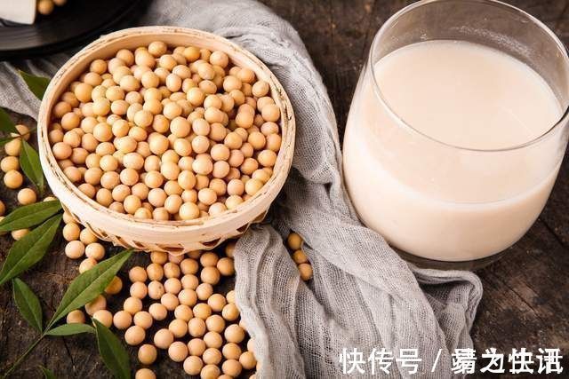 豆浆|龙凤胎男孩天天喝牛奶,女孩天天喝豆浆,六年后身高相差18厘米