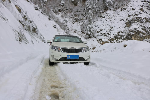 单人单车独闯夹金山 谁说两驱车不能挑战冰雪路