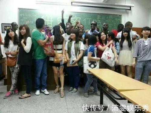 记者|7乘8等于多少？非洲留学生回答：48，我是数学系的，难不倒我