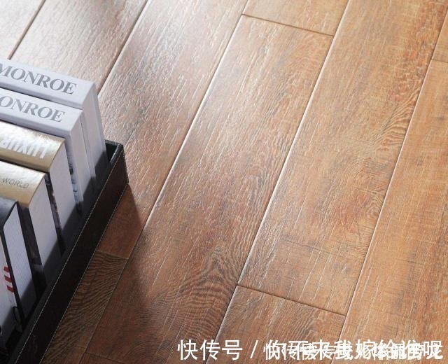 木地板|头一次见有人家里铺这种地板，美观又易清洁，真后悔我家装早了！