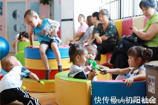 父母|上幼儿园第一天，为何有的娃哭有的不哭不哭的娃多出自这些家庭