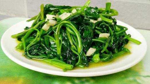 大厨|炒青菜时，加冷水还是开水大厨透露，加入几滴它，翠绿不变黄