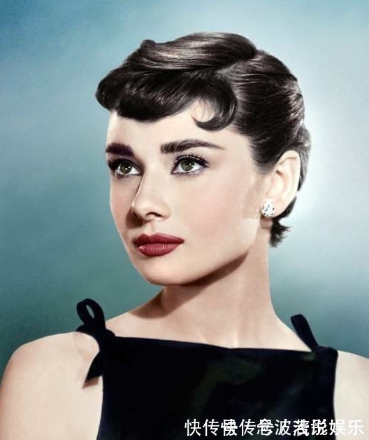 赫本风 有一种时髦,叫迟暮之年的赫本,63岁老态爬满皱纹也贤淑清丽