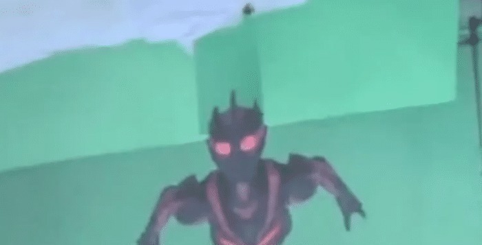 迪迦|当奥特曼去掉特效后,迪迦石像就只剩上半身,扎基飞行动作超搞笑