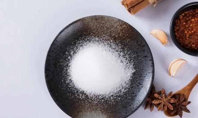 迹象|身体出现5个迹象,提醒你盐吃太多了