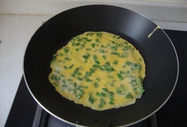  油腻|厨娘教我做鸡蛋饼，只需牢记3点，好吃不油腻，孩子直呼吃不够