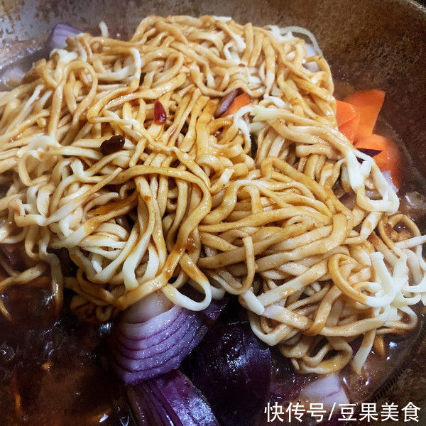 最让孩子停不下筷子的竟然是红烧鸡块焖面