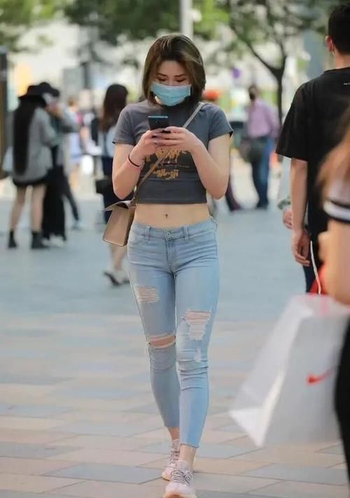 打底裤穿出高级甜美感，低调又不失个性，优雅而时髦