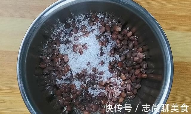 红豆糯米糕的简单做法,软糯香甜,营养好吃,老少皆宜的家中美食