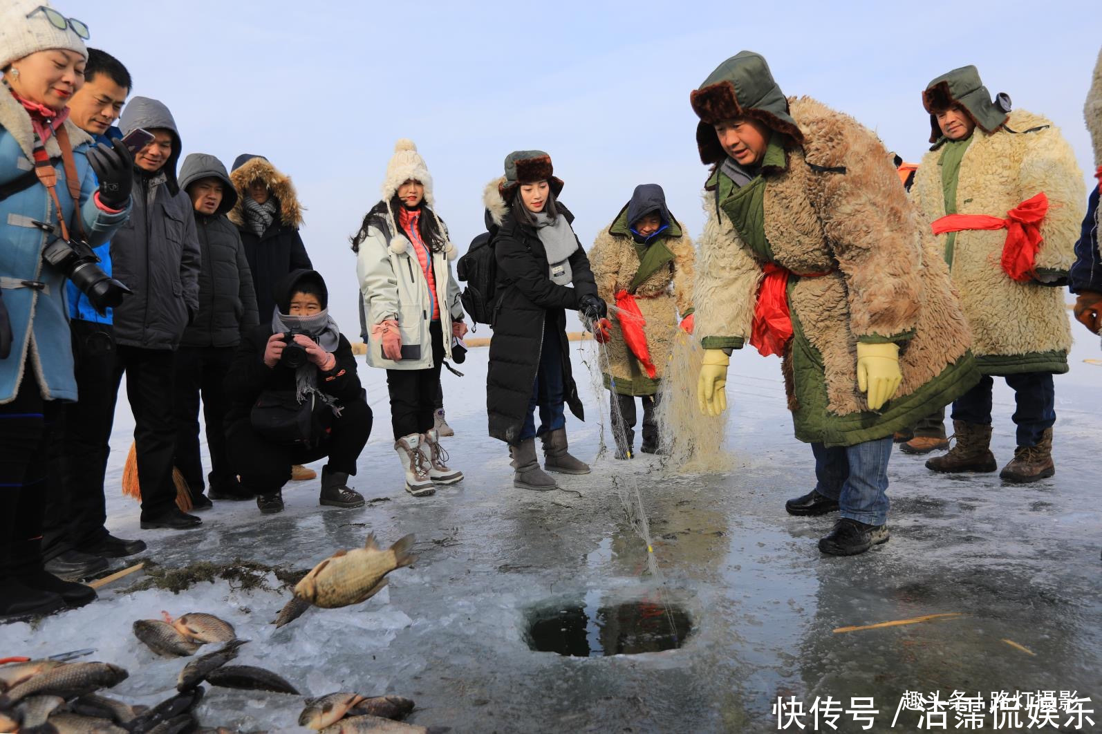 新疆|野味儿十足！实拍新疆博斯腾湖冬捕，中国西海冰雪中的猎渔奇观