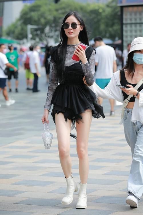 逛街遇到路人搭讪，女神范十足，会穿搭的女人逛街总是能吸引眼球
