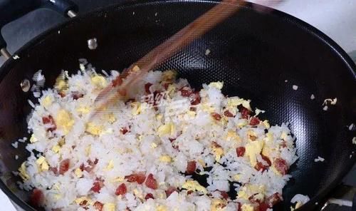 米饭|你知道吗?会“跳”的酱油炒饭才好吃!