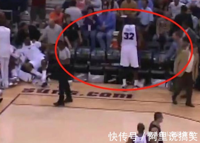 观众席|300来斤的奥尼尔飞向观众席救球，这可能是NBA赛场最危险的事