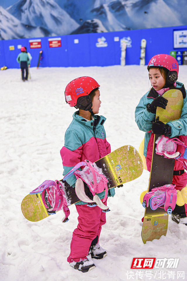 滑雪|组图丨滑雪萌宝们：“摔出快乐！”