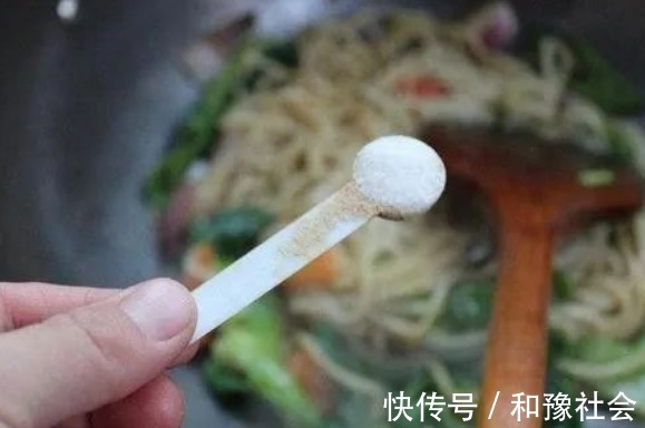 荤菜|炒菜时，先放盐还是后放盐？大厨：牢记4点，炒什么菜都美味！