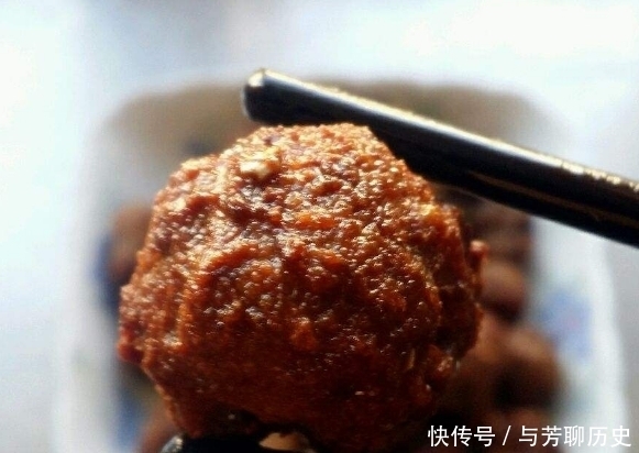 如何让炸丸子酥脆可口?别加面粉或淀粉了,加它效果才最好,真香
