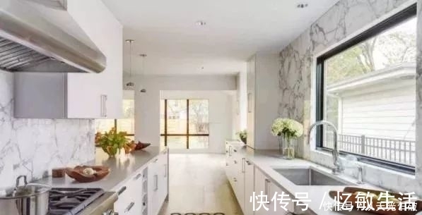 材料|装修厨房墙面用什么材料好?除了瓷砖,聪明人还有这些选择!