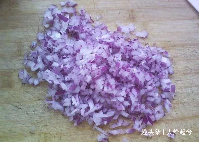 羊肉包饺子，怎么做才能让饺子馅鲜香不膻今天分享成功调馅窍门