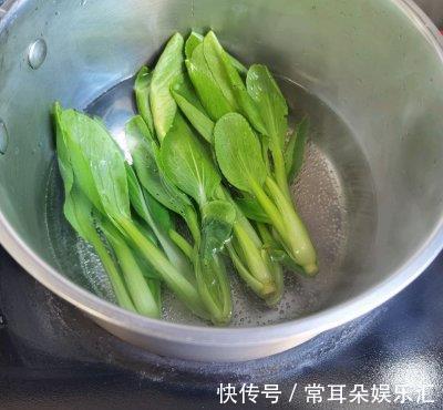 面条|饭店的鲜汤排骨面为什么那么好吃,主要是多了一步